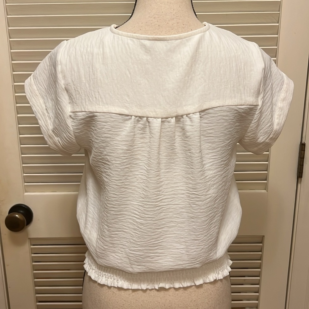 Nine West V Neck Surplice Blouse in White, Size XSmall, EUC - Picture 12 of 17